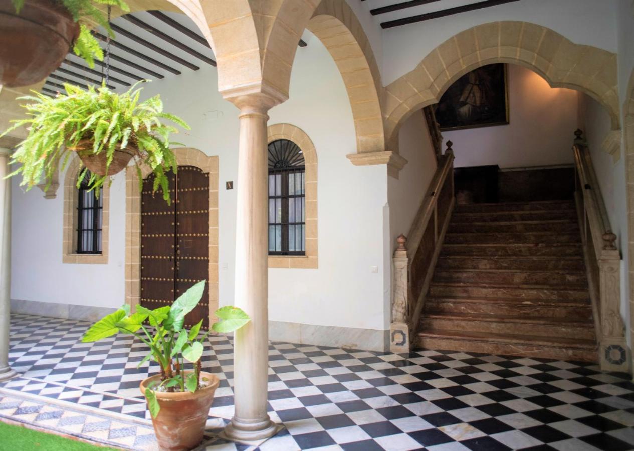 Gatu Premium Apartamento Palacio Oneto Con Jardin Privado " Preferente Mayores De 25 Anos Y Familias " El Puerto de Santa María Exterior foto